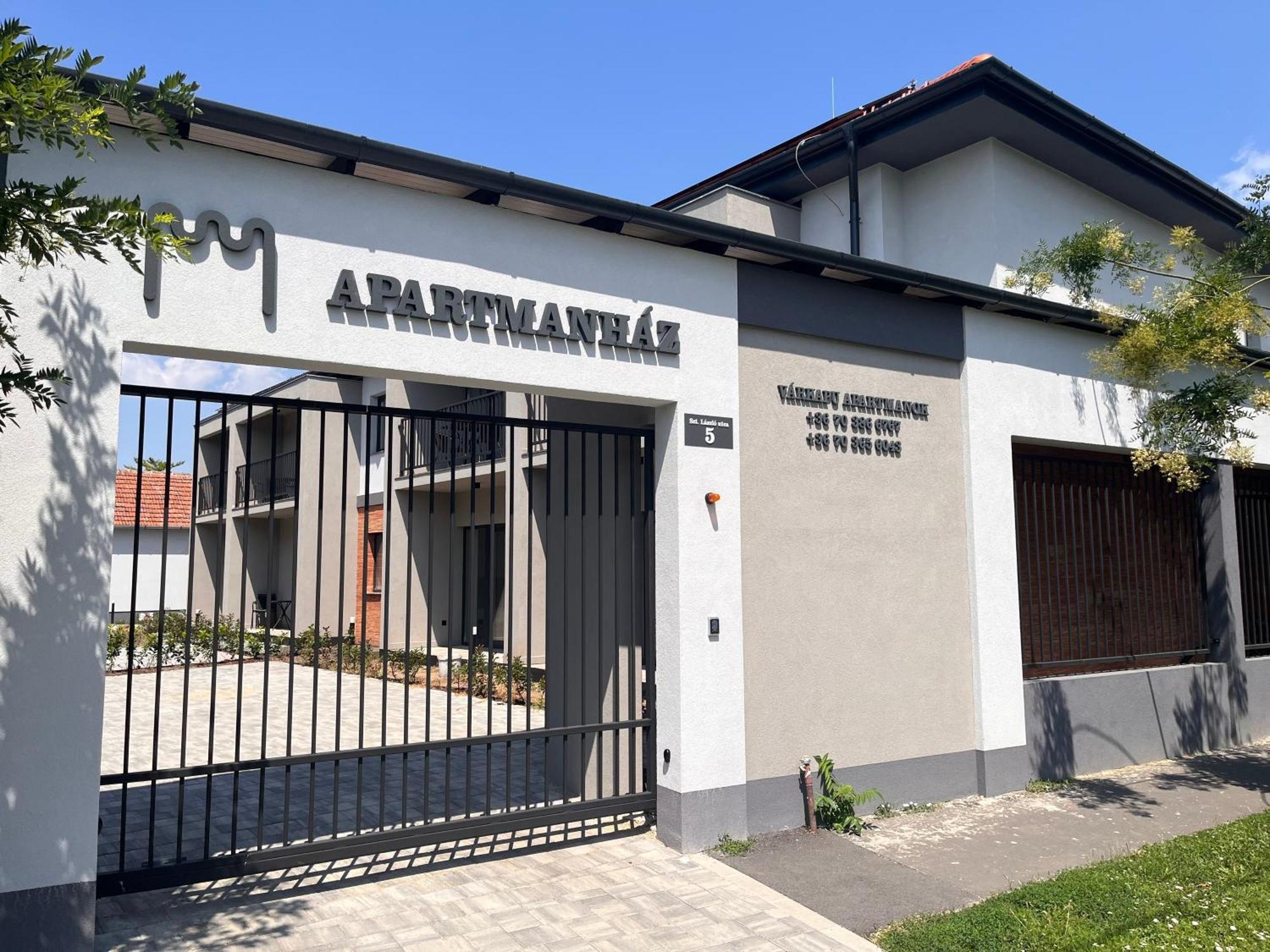 Varkapu Apartmanok 2 Gyula Exterior photo